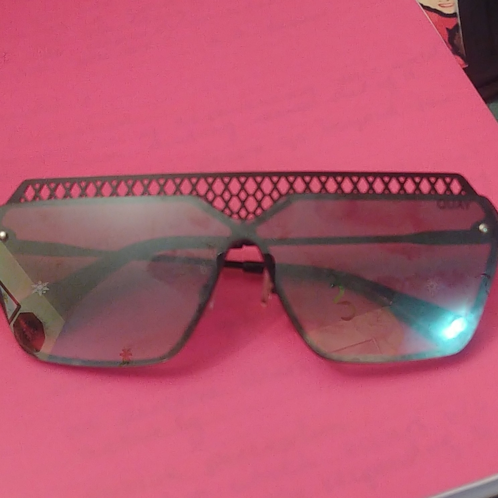 Ladies oversized fashion sunglasses - Picture 2 of 3